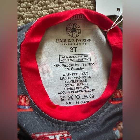 Darling Daisies Bamboo fire truck sleep set - Picture 2 of 4